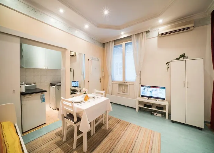 White Pearl Apartment